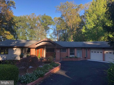 8900 Glenbrook Rd, Fairfax, VA 22031 - photo 3