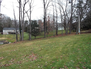 128 Locust St, Daniels, WV 25832 - photo 6