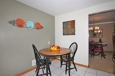 EAT-IN KITCHEN