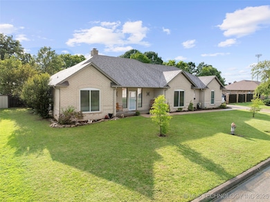 1507 Southern Hills Dr, Ardmore, OK 73401 - photo 2