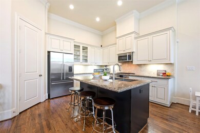Gourmet kitchen