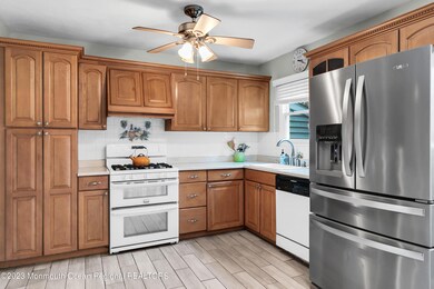 522 Roxbury Rd, Belford, NJ 07718 - photo 5