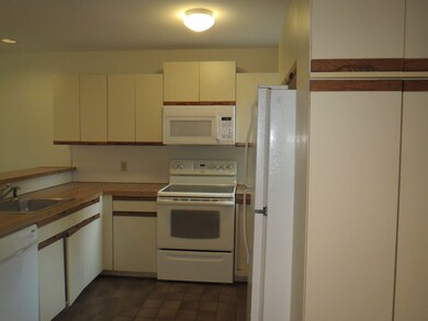 258 Alewife Ln unit 258, Suffield, CT 06078 - photo 3