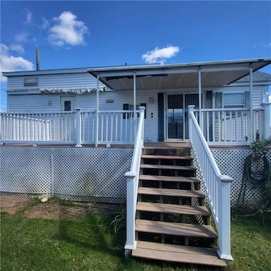 Side front area, showing large trek deck.  This un