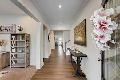Open foyer featuring baseboards, ornamental moldin