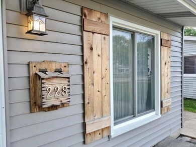 228 N Wright St, Griffith, IN 46319 - photo 2