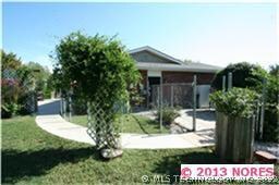 view of back yard area