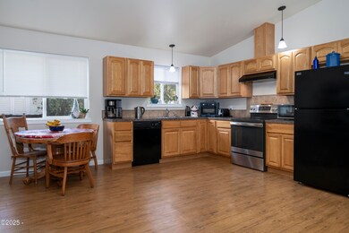 360 5th St SE, Toledo, OR 97391 - photo 4