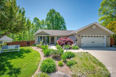 125 Red Cedar Dr, Hendersonville, NC 28792 - photo 3