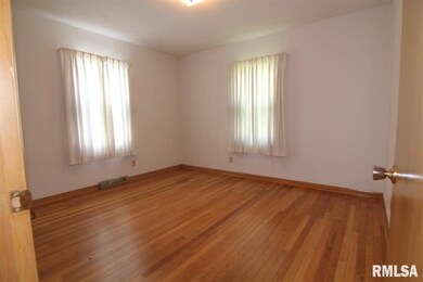 612 E Locust St, Davenport, IA 52803 - photo 6