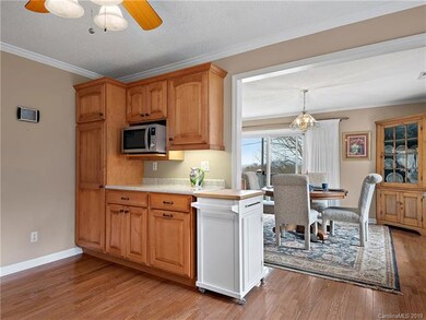 27 Fieldcrest Cir, Asheville, NC 28806 - photo 4