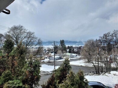 City & Mountain views