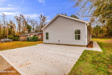 1305 Croomsbridge Rd, Burgaw, NC 28425 - photo 2