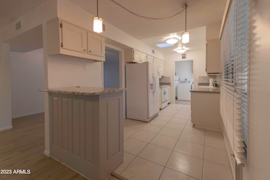 10627 W Highwood Ln, Sun City, AZ 85373 - photo 6