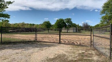 301 Sarra Ln, Poolville, TX 76487 - photo 5