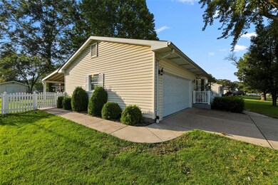 Convenient sidewalk to backyard