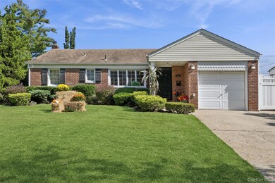 818 Palmetto Dr, Franklin Square, NY 11010 - photo 2