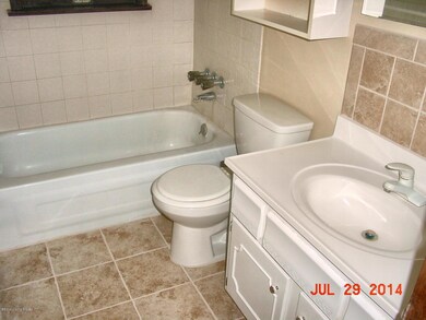 8136 Rochelle Rd, Louisville, KY 40228 - photo 6