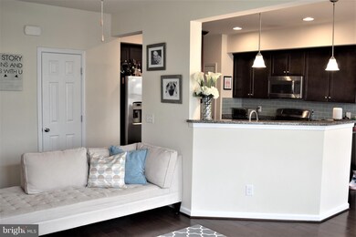 25245 Laureldale Terrace unit 2-B-4, Chantilly, VA 20152 - photo 3