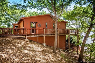 1 level home with walk out lower level has plenty