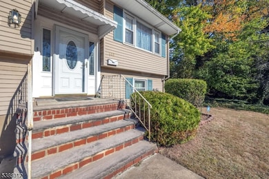 668 Warfield Rd, North Plainfield, NJ 07063 - photo 5