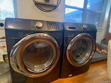 260-40 73rd Ave unit 1st floor, Glen Oaks, NY 11004 - photo 7