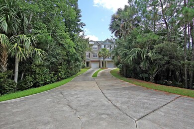Drive up to 160 Palm Cove Way