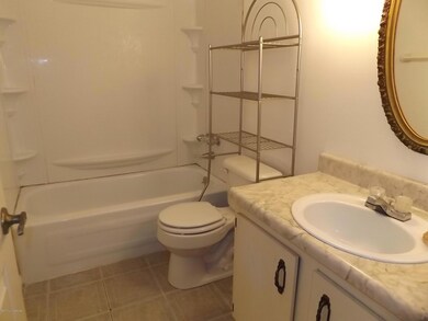 8205 Damascus Cir C1 011