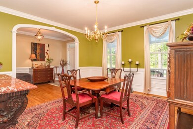 004_FormalDiningRoom