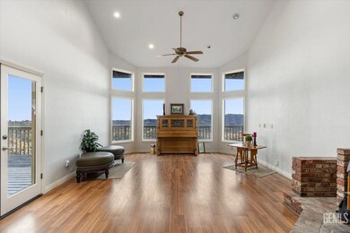 24050 Jacaranda Dr, Tehachapi, CA 93561 - photo 5