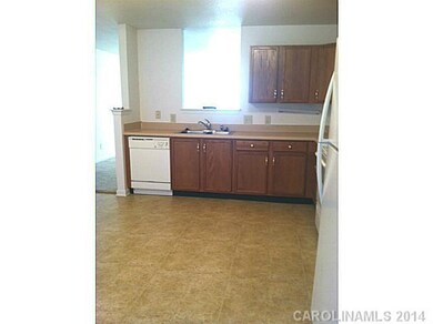 Kitchen - Large eat-in kitchen