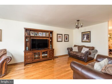 11 Beacon Ct, Trenton, NJ 08691 - photo 4