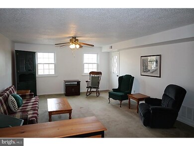 127 Woodstream Dr, Norristown, PA 19403 - photo 4