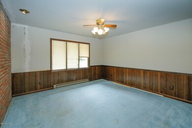 1201 Robinhood Trail-106