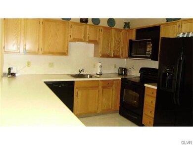 5688 Burning Tree Ln, Macungie, PA 18062 - photo 3