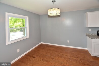 12129 Dove Cir, Laurel, MD 20708 - photo 5
