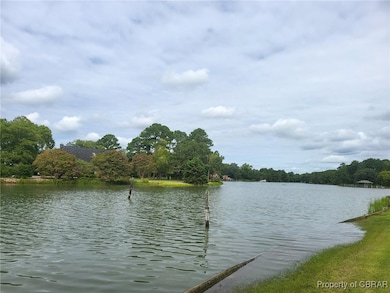 201 Walters Ln, Yorktown, VA 23692 - photo 3