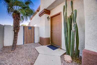 4-web-or-mls-E Nance Street-004