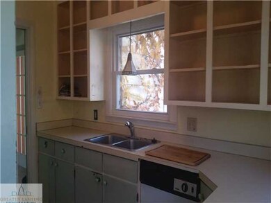 1324 Pettis St, Lansing, MI 48910 - photo 6