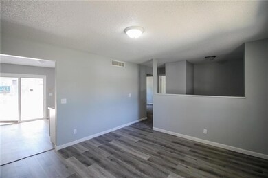 213 Hart Ave, Des Moines, IA 50315 - photo 2