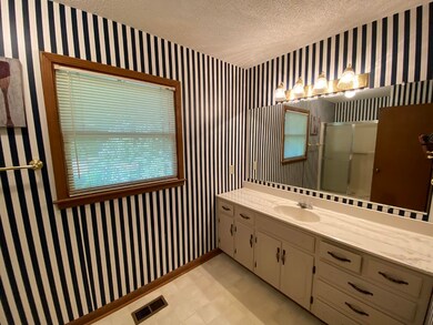 723 Shorewood Cir, Toccoa, GA 30577 - photo 7