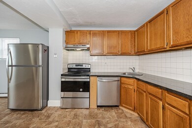 13 Whipple St, Lowell, MA 01852 - photo 4