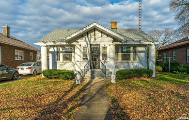 1018 Tremont St, Lincoln, IL 62656 - photo 2