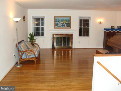 4406 Braeburn Dr, Fairfax, VA 22032 - photo 5