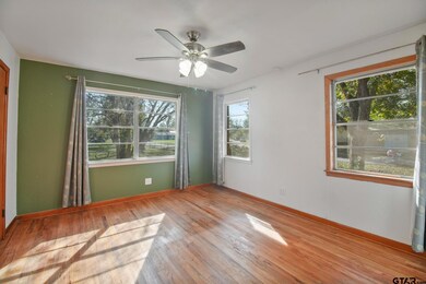 410 Drexel St, Palestine, TX 75803 - photo 4