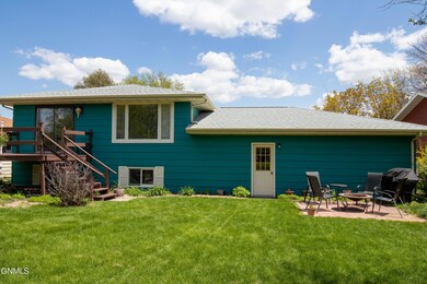 1425 6th Ave NE, Jamestown, ND 58401 - photo 3