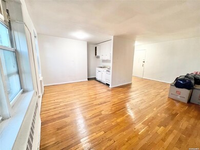 42-40 Bowne St unit 6, Flushing, NY 11355 - photo 2
