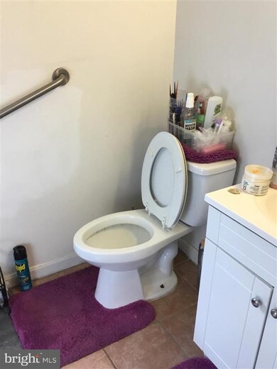 2529 Woodbrook Avenue - Middle Room for Rent, Baltimore, MD 21217 - photo 5