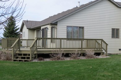 1504 Evergreen Heights Dr NW, Jamestown, ND 58401 - photo 4