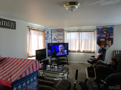 712 NE Larch Ave, Redmond, OR 97756 - photo 5